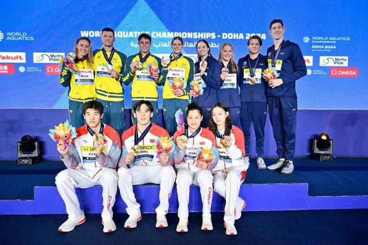 中国队夺患上世锦赛男女4×100米逍遥泳接力金牌