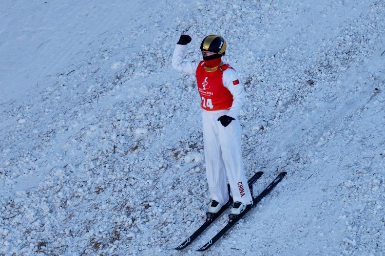 孔凡钰夺得十四冬自正在式滑雪空中本领女子组冠军