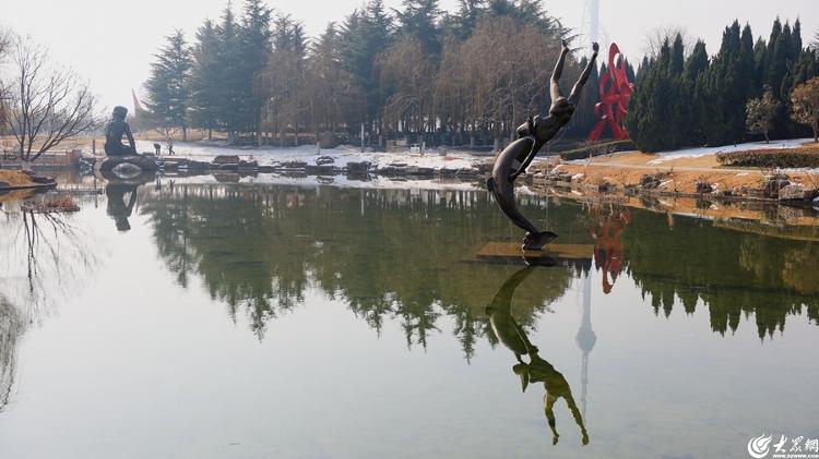 来临沂国际雕塑公园观赏雕塑感受春天