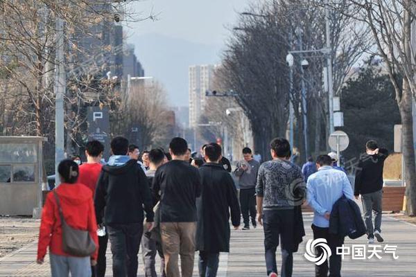 冷气氛携大风沙尘影响我邦 南方阴雨延续至18日