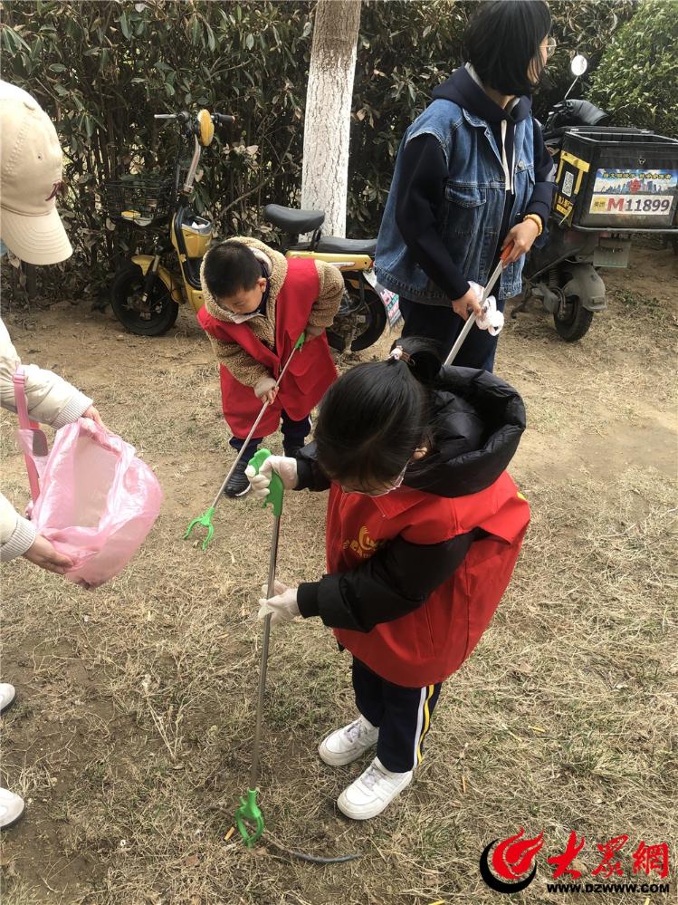 小学生志愿服务图片