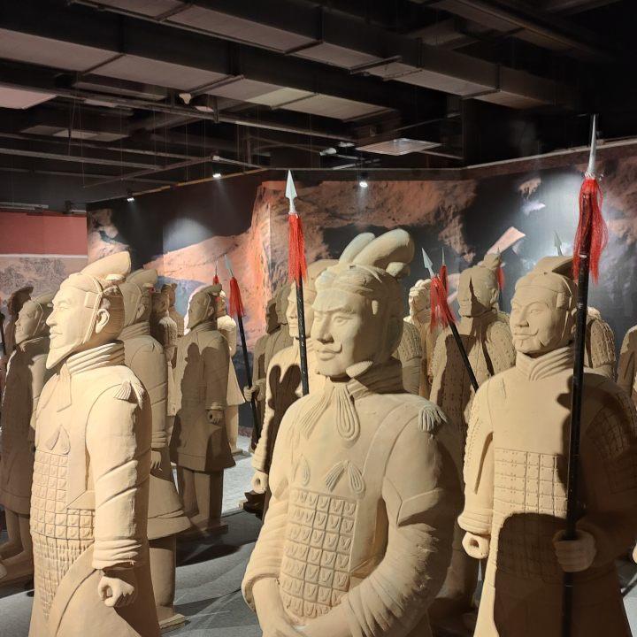 杭州“兵马俑展”有网友质疑粗制滥造，主办方回应：西安当地复制品