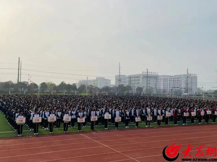 成武二中(民汉高级中学)举行高一年级小步操比赛
