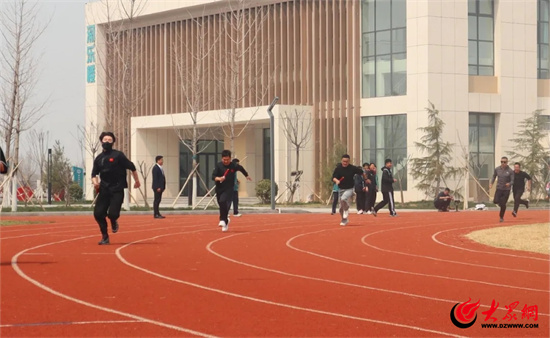 万博体育官方网址是多少潍坊寿光：鲁清实验学校举行首届春季田径运动会(图1)