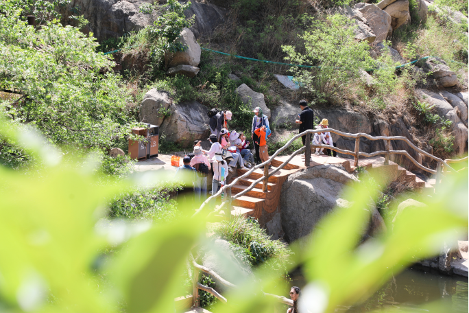 外籍游客打卡莲青山景区