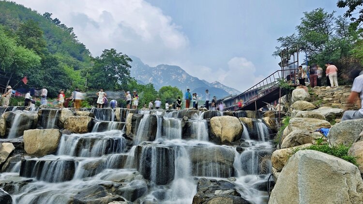 七月,泰山天烛峰美景