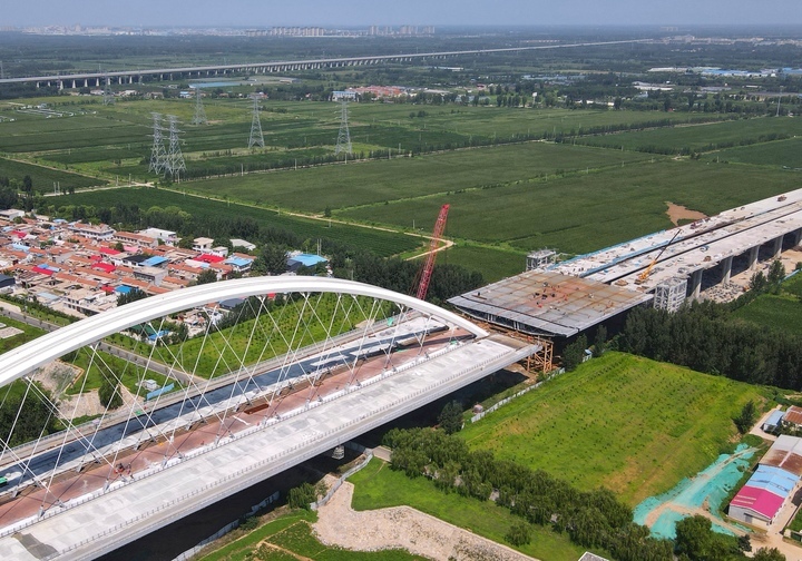 项目强省会｜吊装北端最后一段钢架 济南黄河齐鲁大桥建设积极推进 