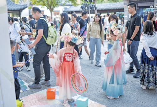 我們的節(jié)日·中秋｜傳統(tǒng)遇時尚 “花樣”過中秋