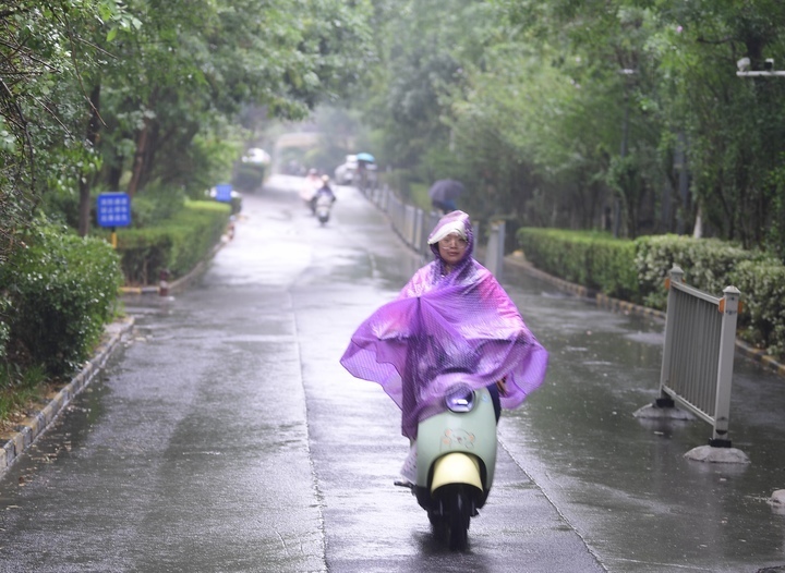 今济南有中到大雨，雨后气温明显下降