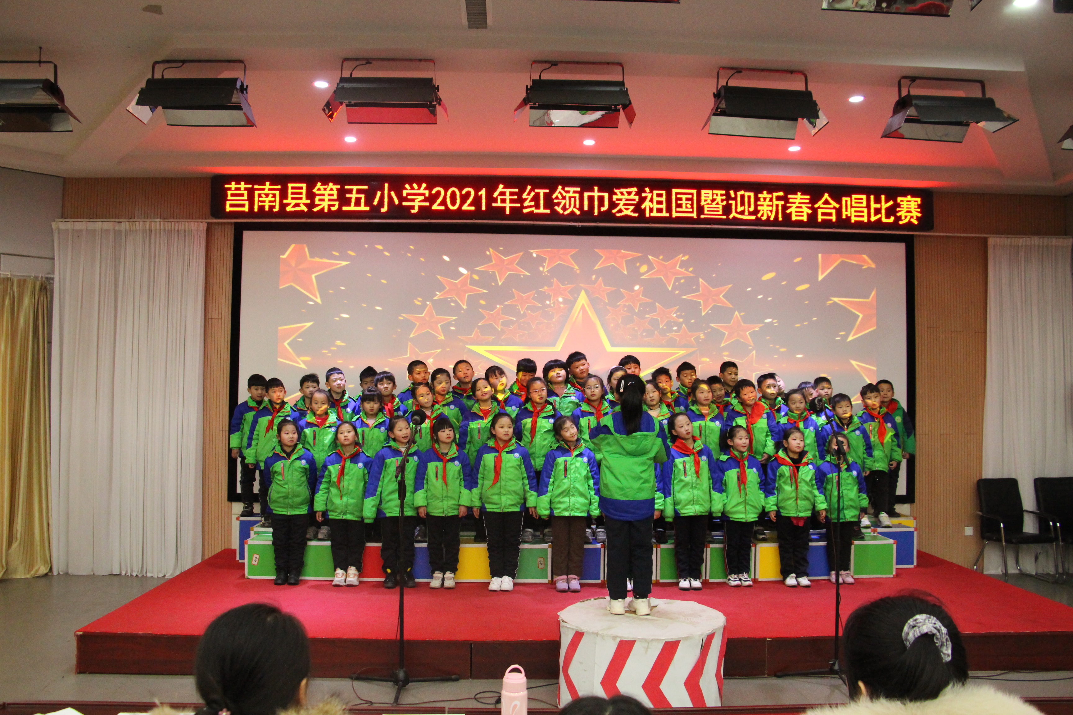 莒南五小党支部副书记王勇致开幕词并宣布比赛开始.