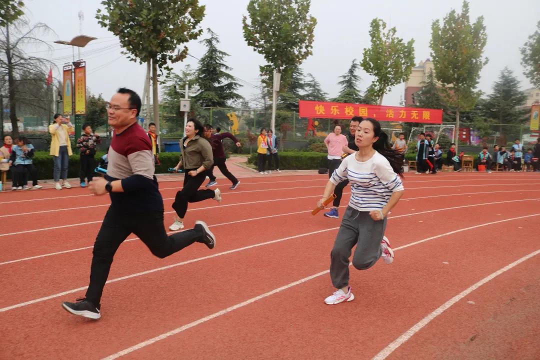 KB体育点燃运动 尽显体育风采 ——临沂古城小学举行第八届体育节暨2021年秋季(图4)