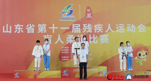 盲人运动员刘芳夺得临沂市在山东省第十一届残疾人运动会第一枚金
