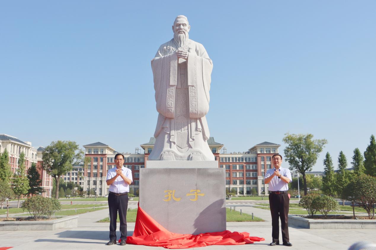 齐鲁医药学院举行中华传统文化主题雕塑落成仪式暨《论语》经典名句诵读活动