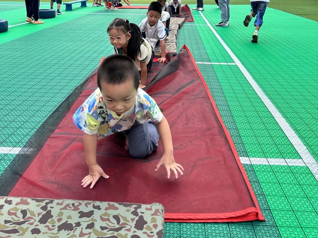 乐鱼体育体能大循环 运动嗨翻天 天桥区幼教中心第三实验幼儿园开展晨间锻炼活动_天(图3)