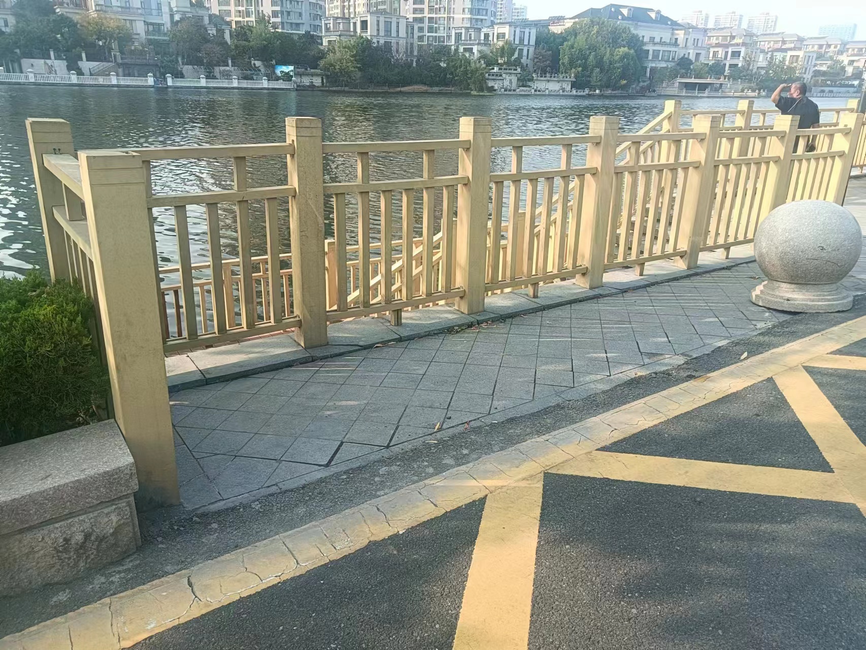 临沂市城管局园林环卫中心：加固柳青河东岸护栏获雷火电竞市民点赞(图2)