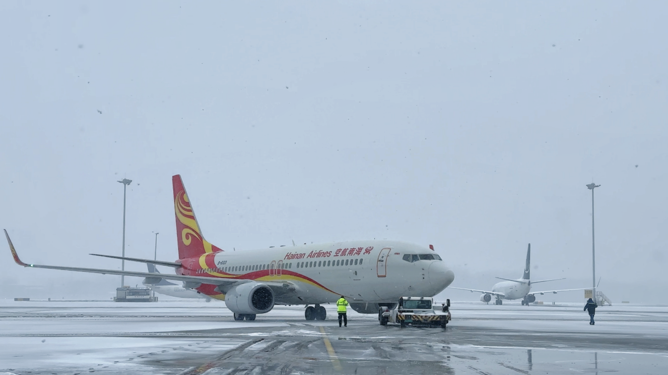 济南机场全力迎战暴雪 保障安全畅通