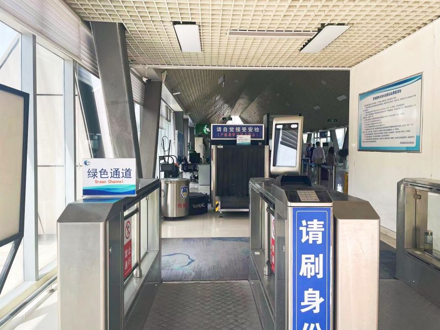 济南机场持续优化特殊旅客的安全检查服务,在严守安全底线,遵守行业